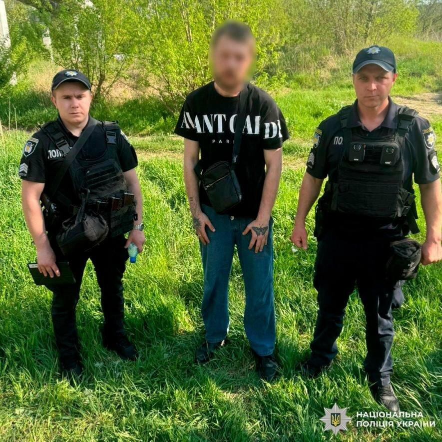 Підозріла метушня коштувала свободи: у Харкові зупинили наркозбувача