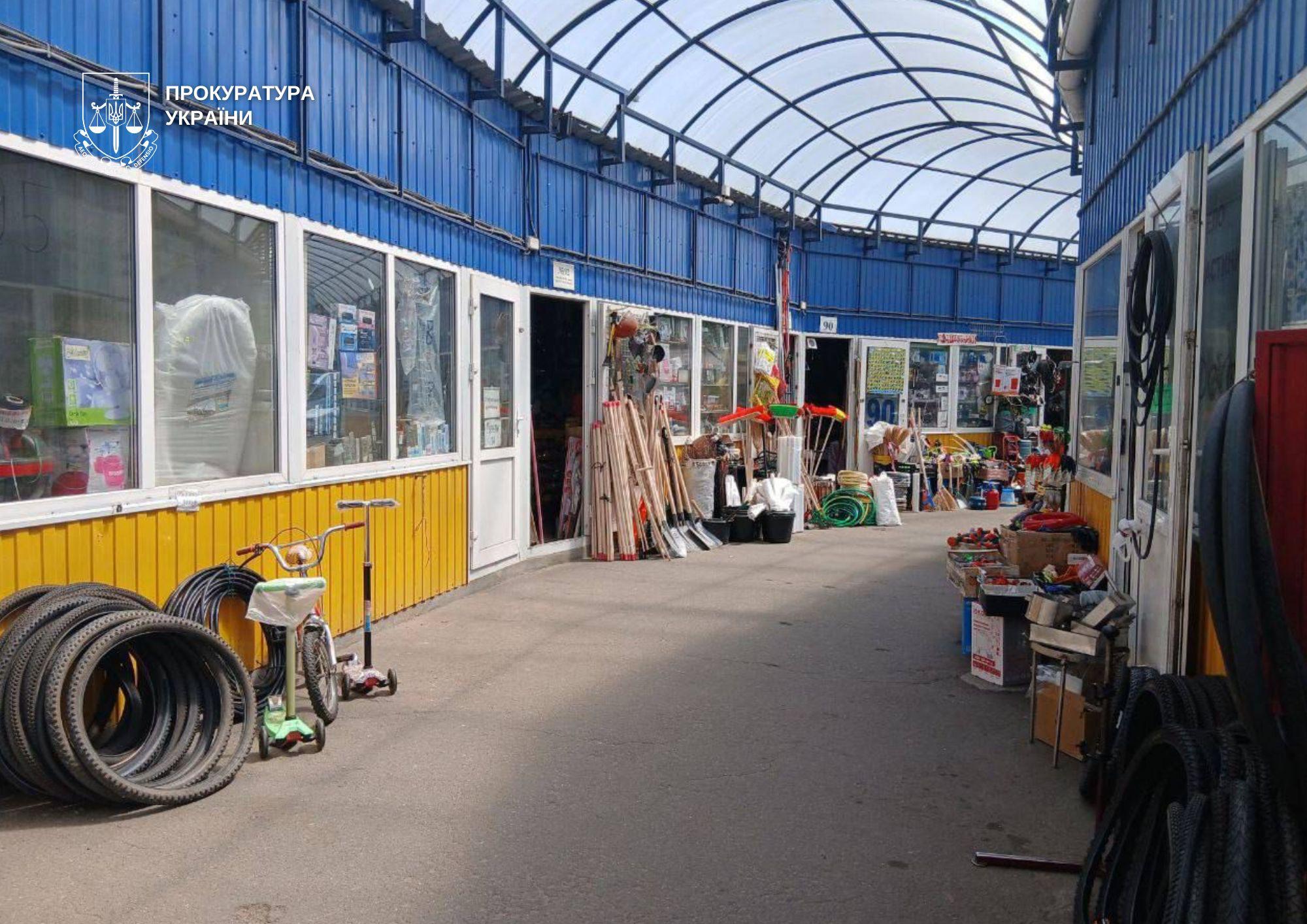 Підприємець незаконно отримав в оренду 1,4 га під торгові павільйони