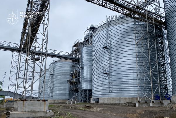 Підприємство на Дніпропетровщині місяцями не платило за землю під елеватором: …