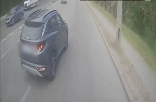 Підрізав "мажор": у Миколаєві через небезпечний маневр легковика постраждали пасажири …