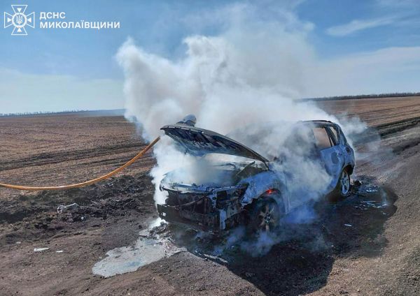 Під Вознесенськом спалахнула Toyota: вогнегасник не врятував