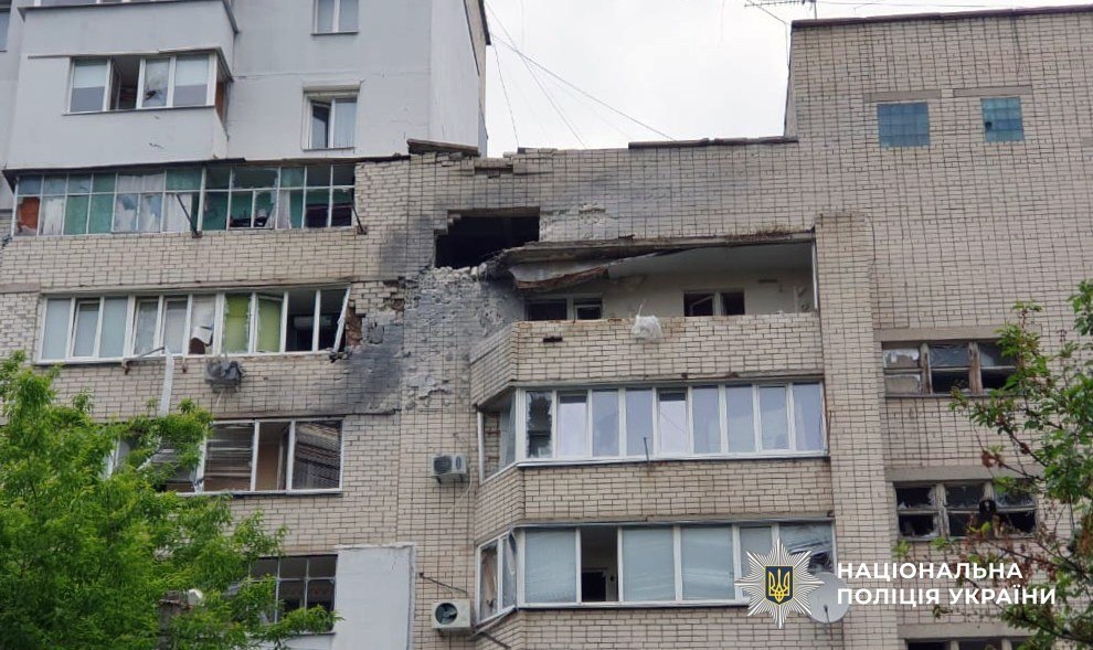 Під прицілом ворога – житлові квартали та критична інфраструктура: обстріли …