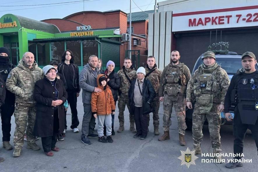 Під прицілом FPV: 11 людей вивезли з "кілзони" на Харківщині