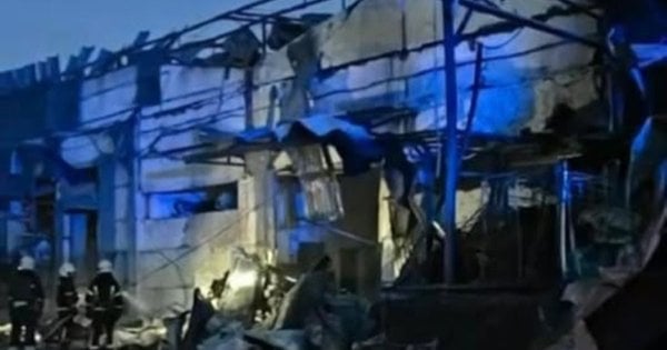 Під російськй удар у Дніпрі потрапив склад супермаркетів VARUS, є …