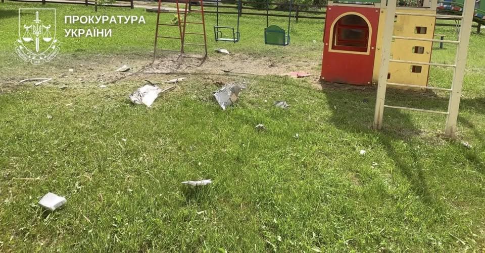 Під ударом окупантів на Сумщині опинився дитячий майданчик, є постраждалі