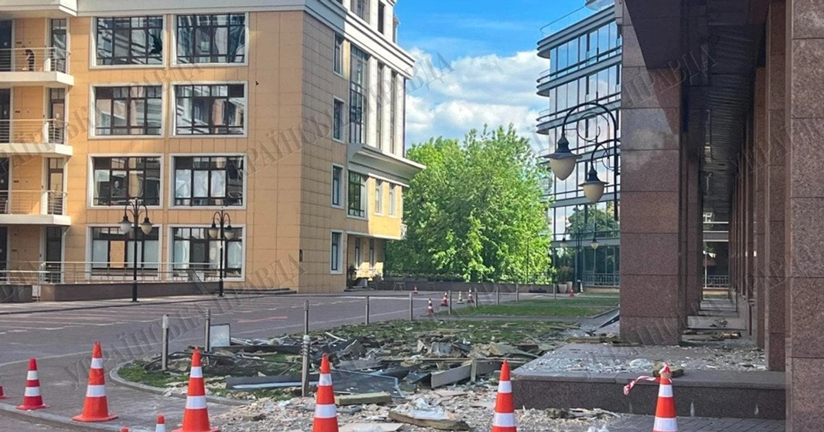 Під час удару по Києву пошкодило будинок із квартирою Міндіча …