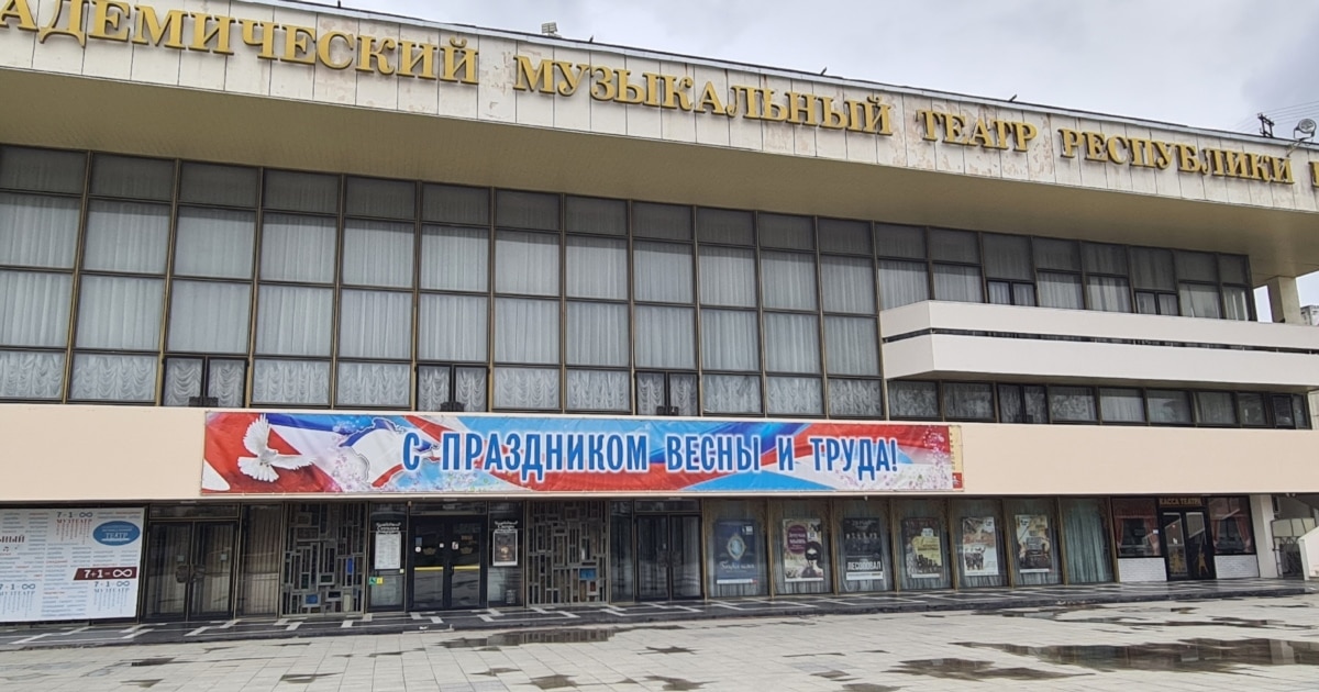 Під яскравою обгорткою без змісту – активісти про святкування Першотравня …