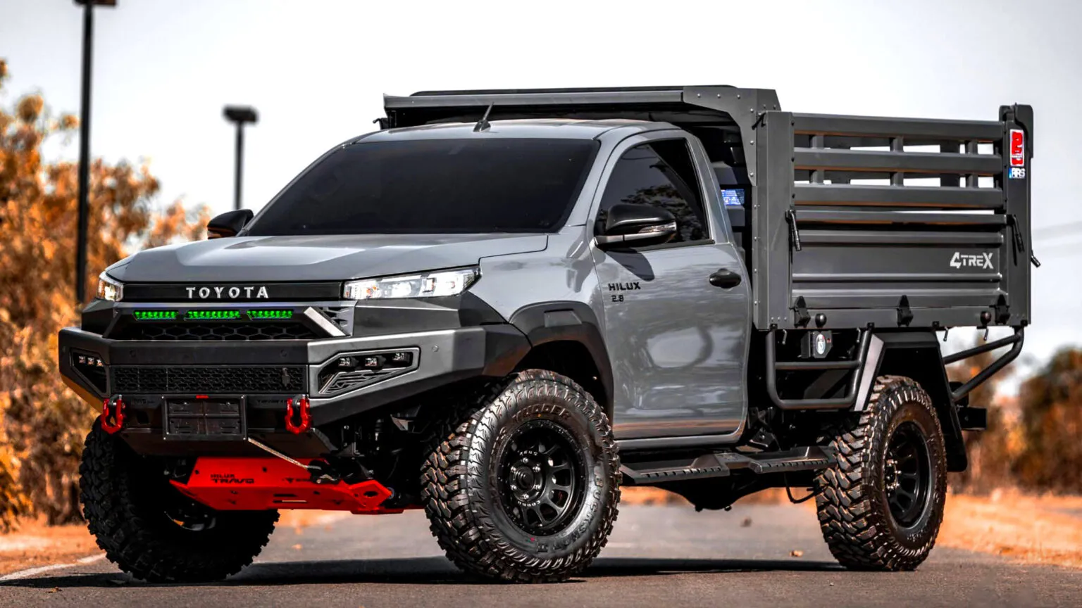 Пікап Toyota Hilux перетворили на самоскид