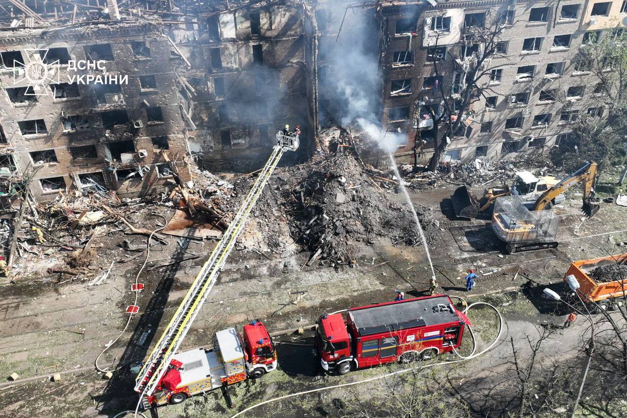 У Києві після атаки РФ пошкоджено майже 300 будівель