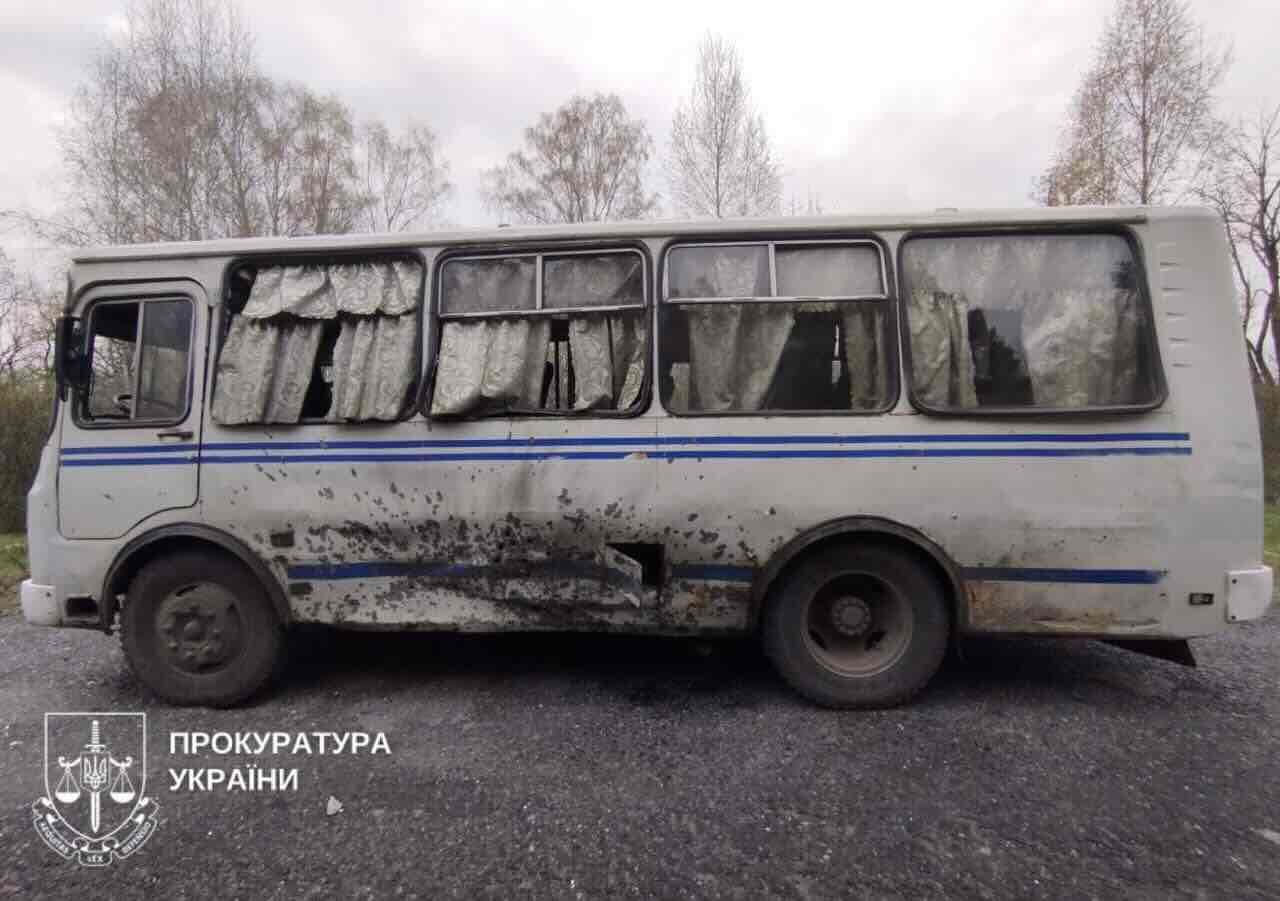 Після атаки ворожого безпілотника на автобус у Середино-Будській громаді до …