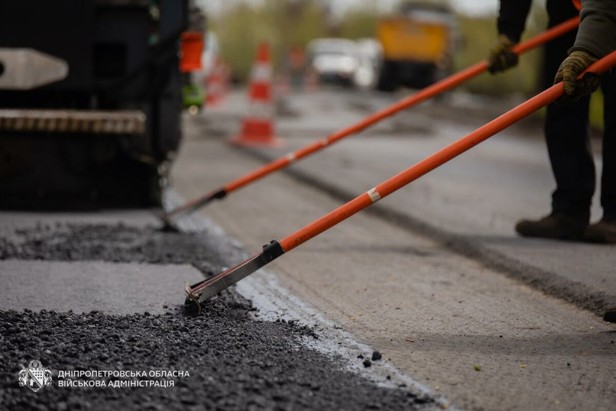Після важкої зими: на Дніпропетровщині відремонтували сім доріг