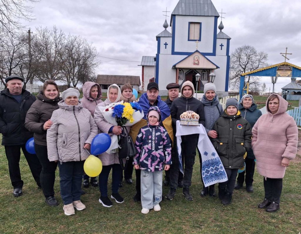 Після майже трьох років російського полону на Житомирщину повернувся 57-річний воїн