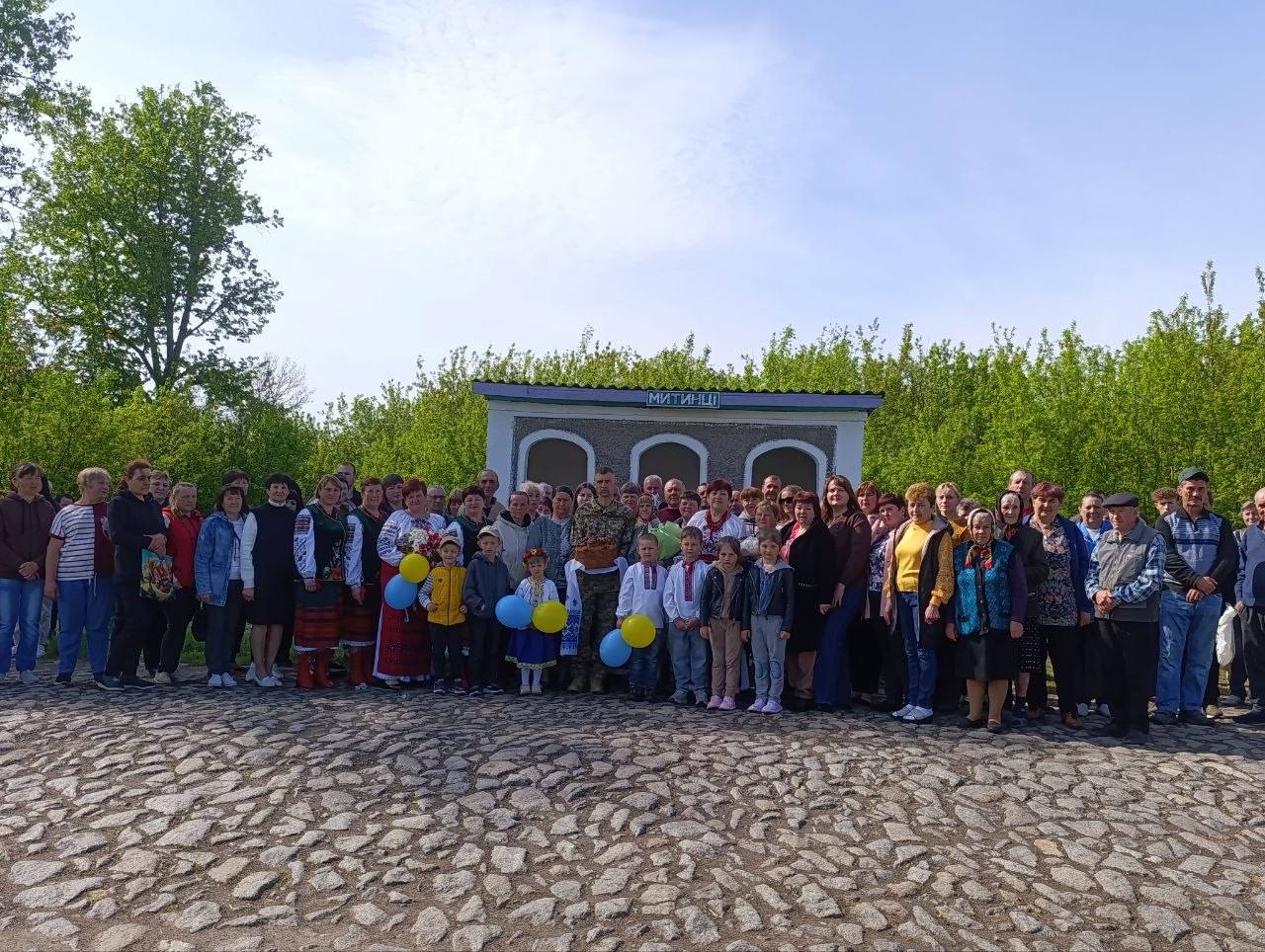 Після понад півтора року полону Захисник Андрій Гендега повернувся додому …