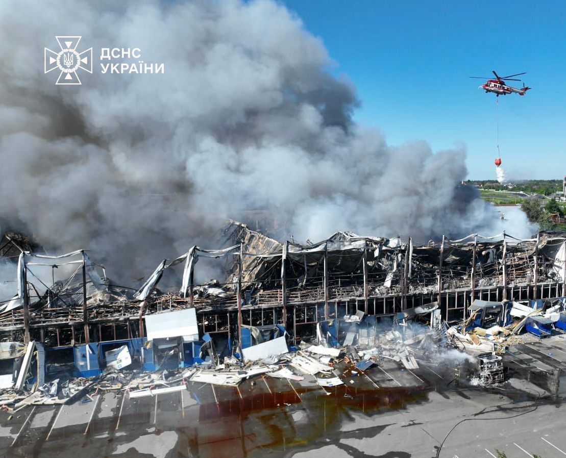 Після російського обстрілу у Бучанському районі загасили потужну пожежу на …