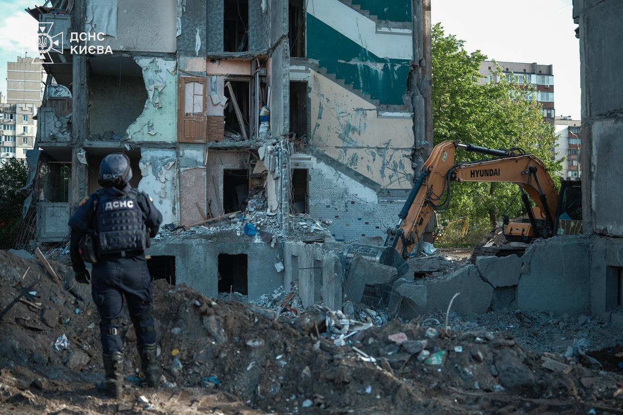 Після 28 годин надії й болю: у Дарницькому районі Києва …
