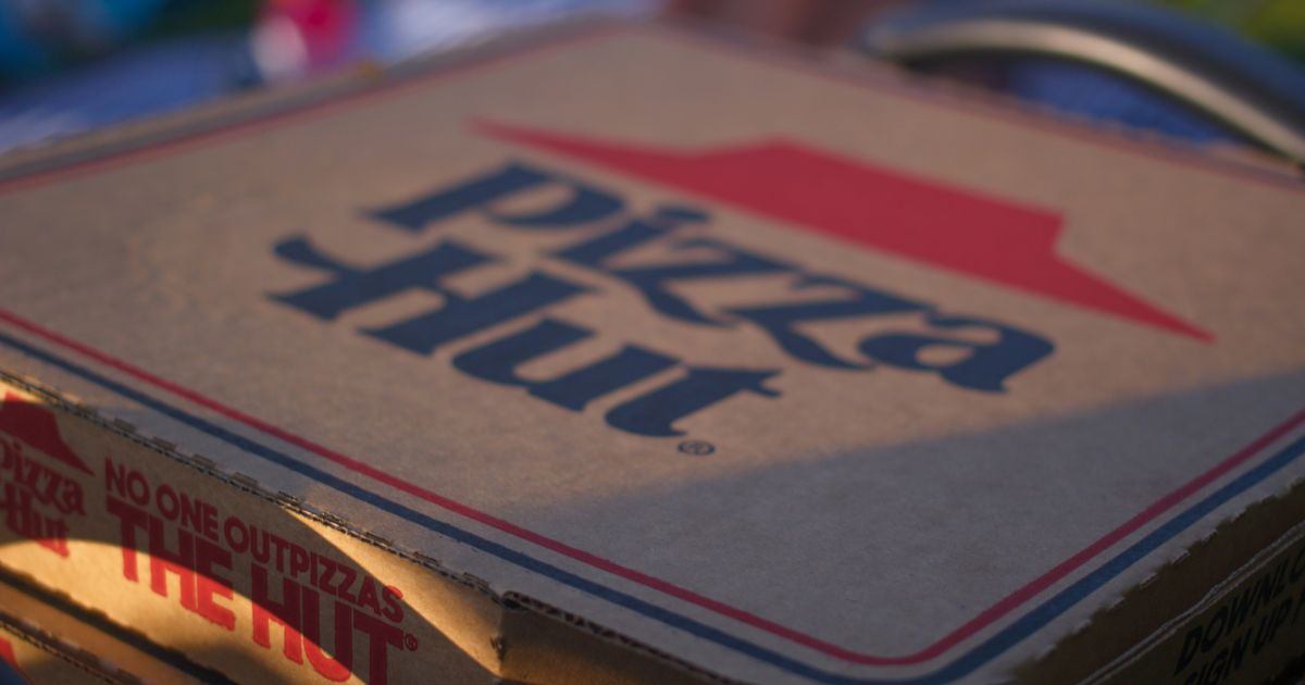 Піцерія Pizza Hut втратила $100 мільйонів через впровадження ШІ-системи для …