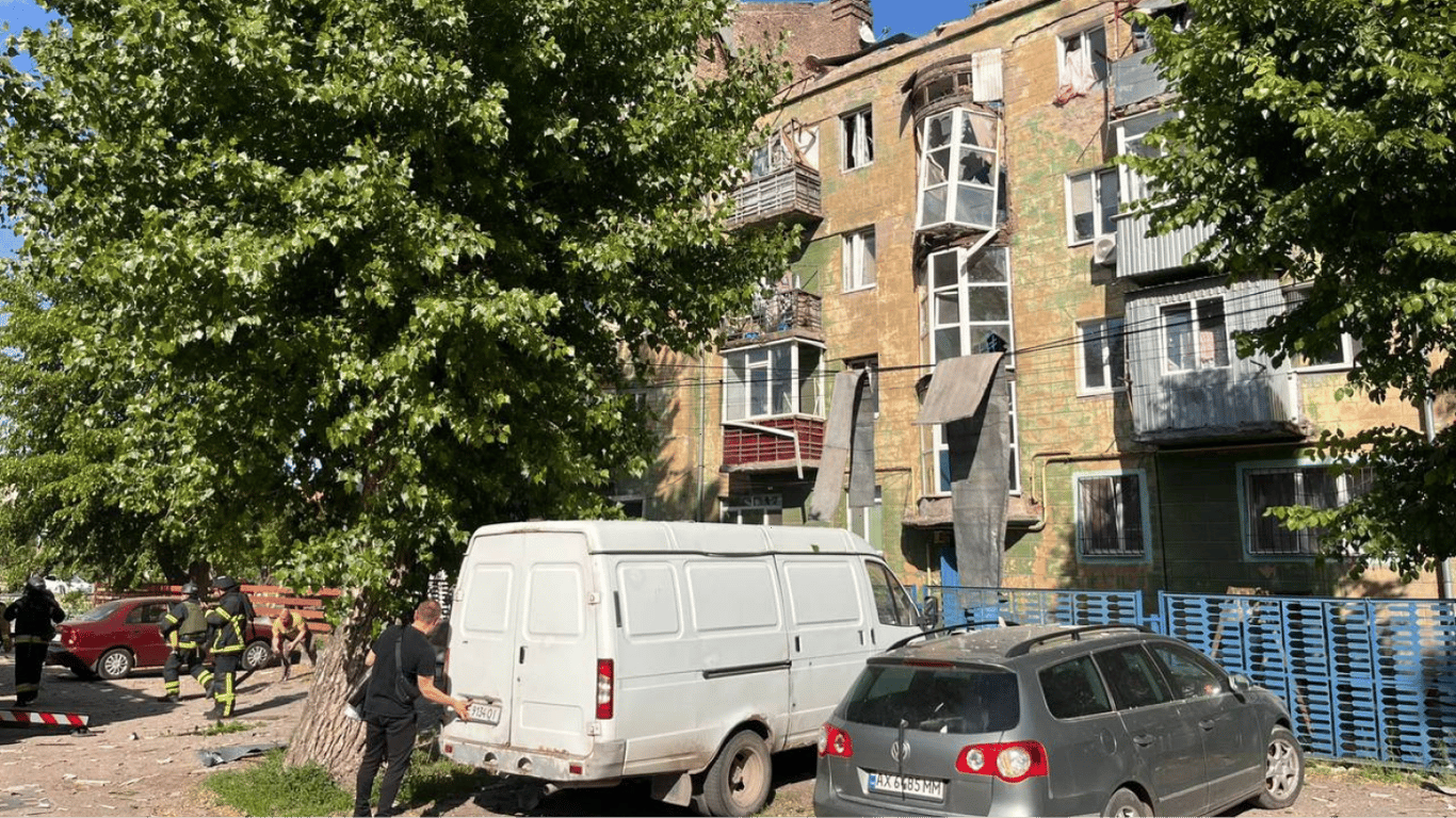РФ вдарила по багатоповерхівці у Дніпрі: є поранені