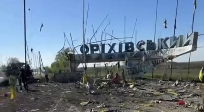 РФ знищила стелу Оріхівського району: там майоріли прапори бригад (відео)