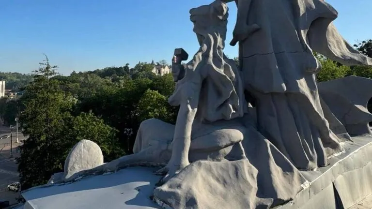 РФ пошкодила Національний художній музей України: у якому стані будівля