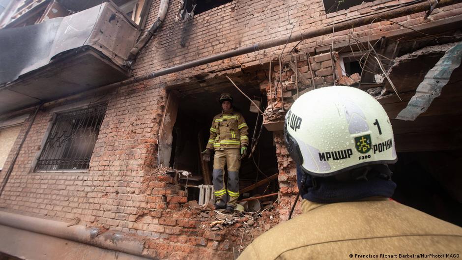 РФ ударила по дитсадку в Сумах: під завалами вихователі