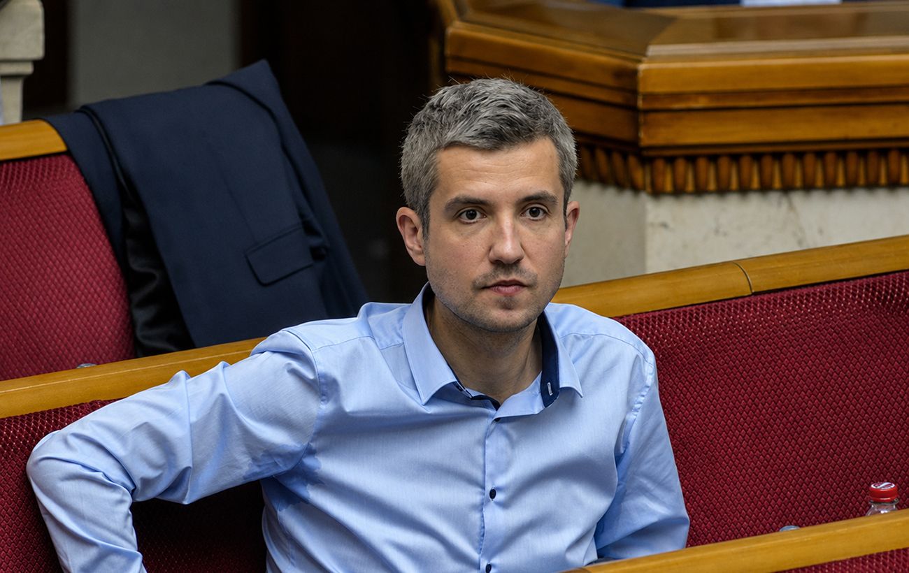 Рада з другої спроби забрала мандат у нардепа від "Голосу": …