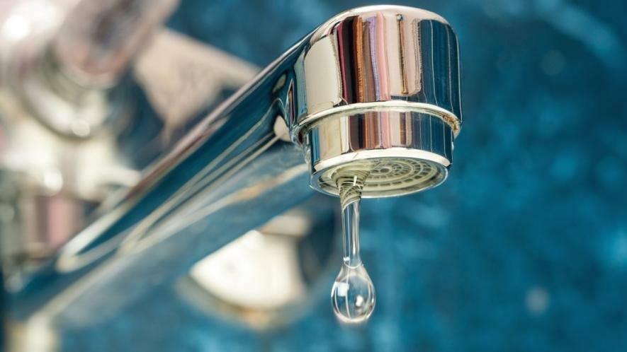 Район без води: у Дніпрі ліквідовують аварію на водопроводі