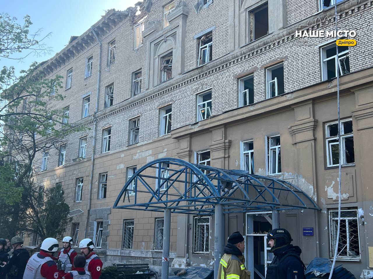 Ракетний удар по Дніпру 3 травня: що відбувається на місці …