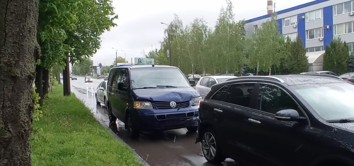 Ранкова ДТП у Бердичеві: мікроавтобус протаранив KIA перед пішохідним переходом. …