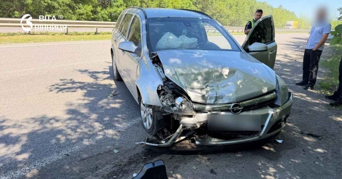 Ранкова автотроща біля Стрижавки: двоє людей у лікарні, автівки на …