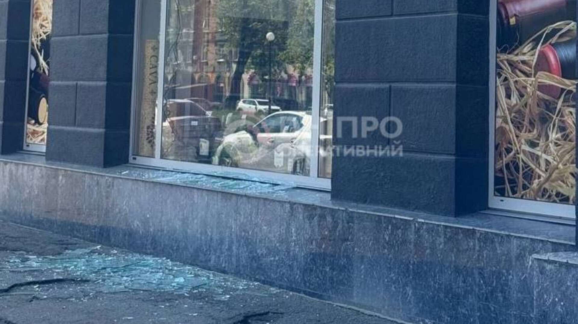 Ранкова атака рф на Дніпро: сталася пожежа, постраждали заклади культури