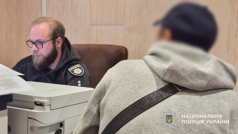 Раніше судимий кам’янчанин побив та пограбував перехожого