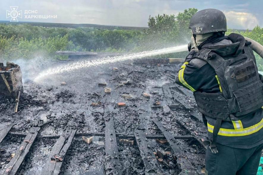 Рαшиcτи вдарили по Чугуєву: після атаки у місті спалахнула масштабна …