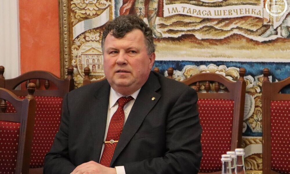 Ректора КНУ Бугрова звільнили назавжди через корупційні справи та секс-скандали