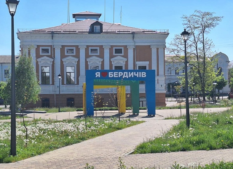 Ремонт Центру Разумкова у Бердичеві: тендер на 17 мільйонів виграла …