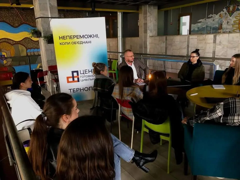 Рецепти стійкості: як цивільних у Тернополі вчать тримати психологічну оборону