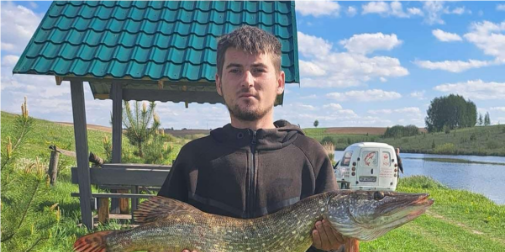 Рибалка на Рівненщині впіймав щуку-велетня (фото)