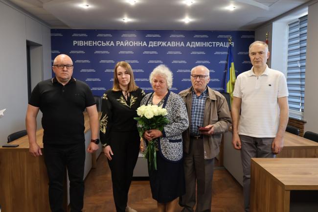 Родинам п`яти загиблих воїнів із Рівненського району передали нагороди