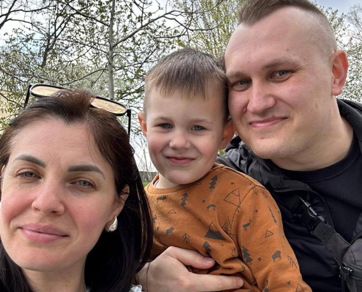 Родина з дитиною потрапила під артобстріл у Нікополі: батьки у …