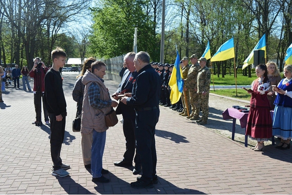 Родині загиблого воїна Миколи Червотоки вручили державну нагороду (фото)