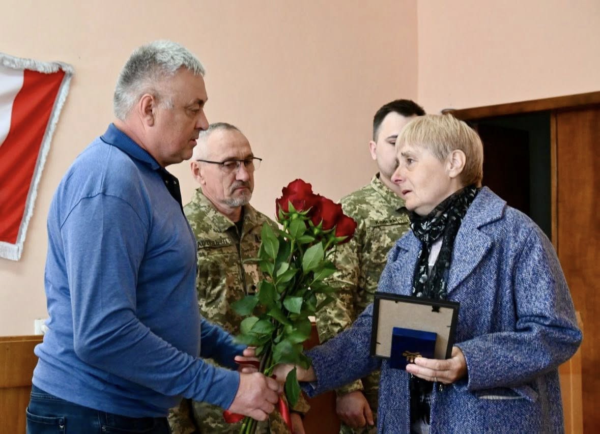 Родині загиблого воїна з Чигиринщини передали посмертну державну нагороду