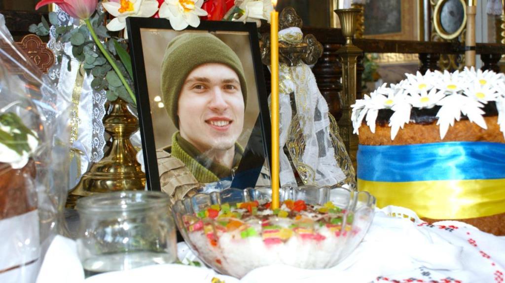 Рожищенська громада провела в останню дорогу молодого воїна Івана Бречка