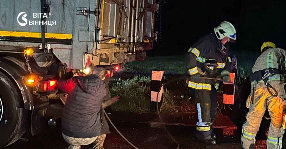 Розбиті фури та заблоковані рейки: нічні аварії на Вінниччині ледь …