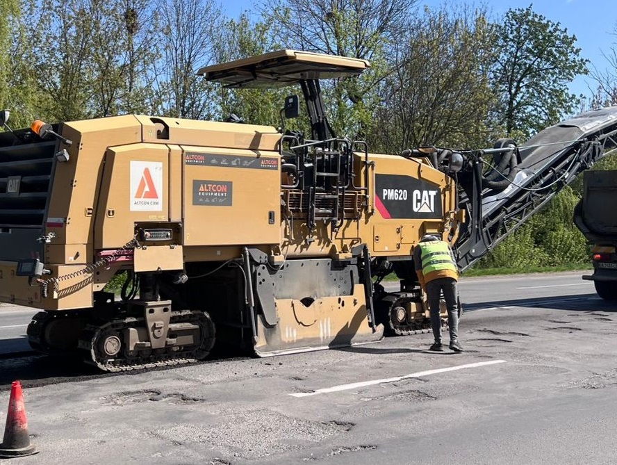 Розпочався ремонт дороги від Франківська до кільця перед Тисменицею (ФОТО)