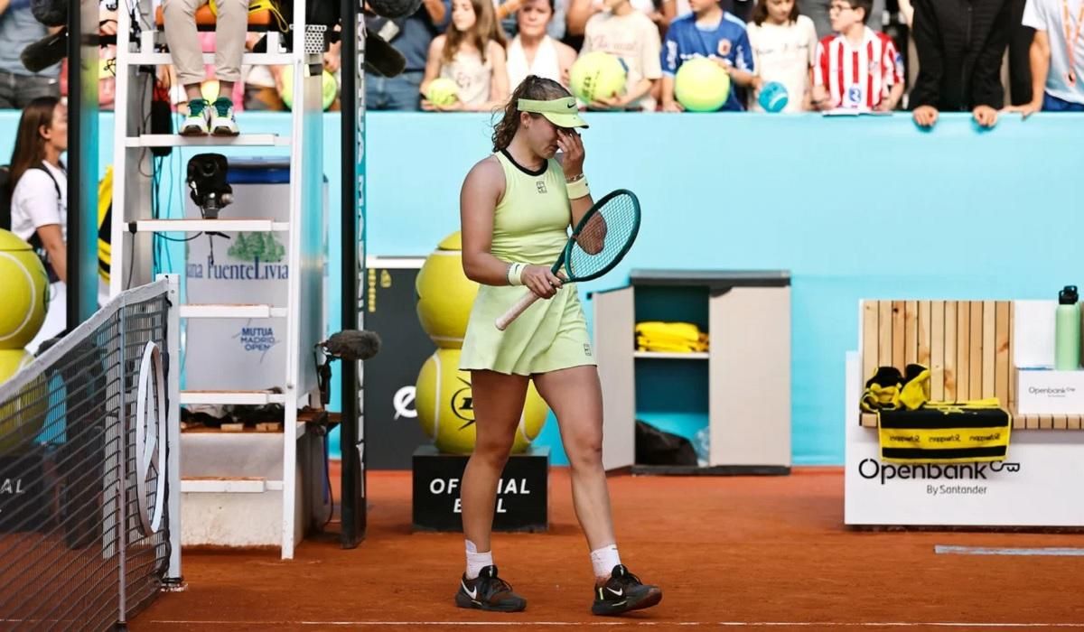 Російська тенісистка закидала члена команди м'ячами – фанати відмовляються за …