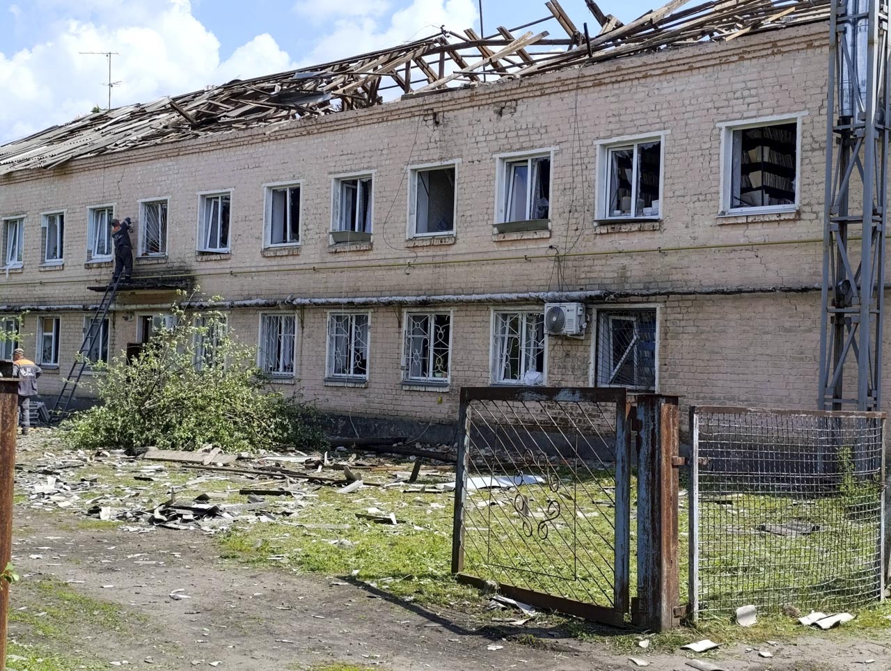 Російський безпілотник вдарив по Шевченковому: постраждали двоє людей