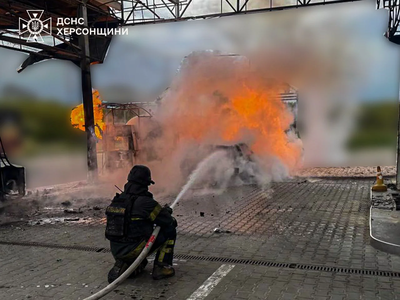 Російський дрон атакував АЗС у Херсоні (фото)