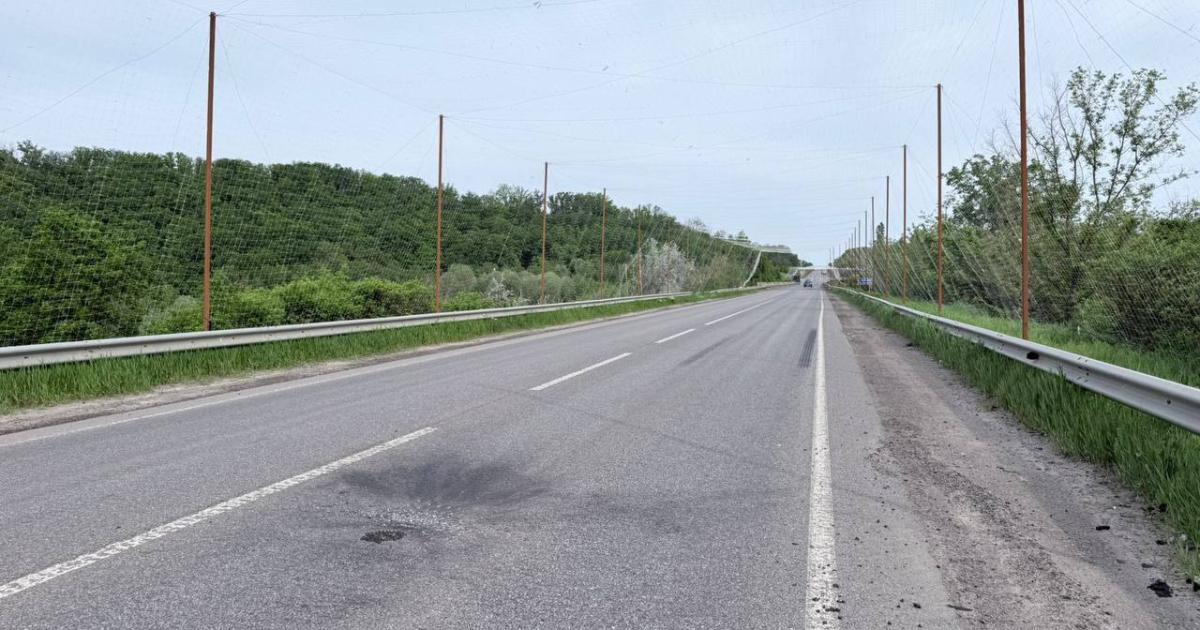 Російський дрон уперше пробив антидронову сітку та атакував Окружну у …