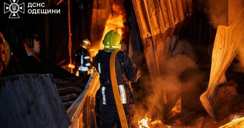 Росія завдала ракетно-дронового удару по Одесі: загинула одна людина, троє …
