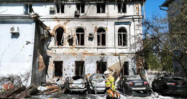 Російський "шахед" вдарив по будівлі прокуратури в Чернігові – перші …
