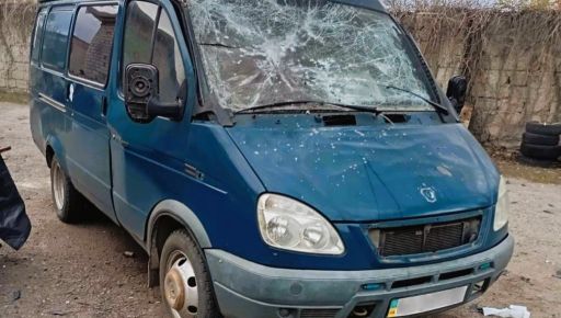На Харківщині ворожий FPV-дрон атакував цивільну автівку: з’явилися кадри наслідків